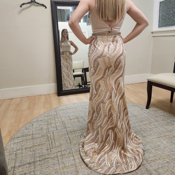 SIZE 4 No Alterations two piece prom gown in blush - Picture 15 of 16